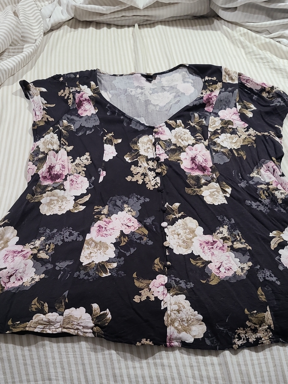 torrid Black Floral V-Neck Button-Front Blouse